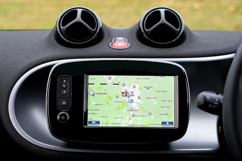 4 uses of location tracking application in field service 3 gps tracking mobile app